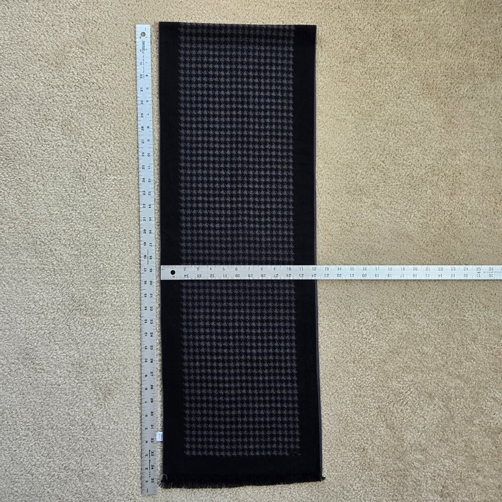 NWOT *SILK* Grey & Black Houndstooth Scarf - Picture 4 of 8